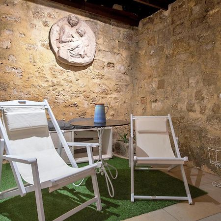 Old Town Corner Luxury Studios Rhodes City ภายนอก รูปภาพ