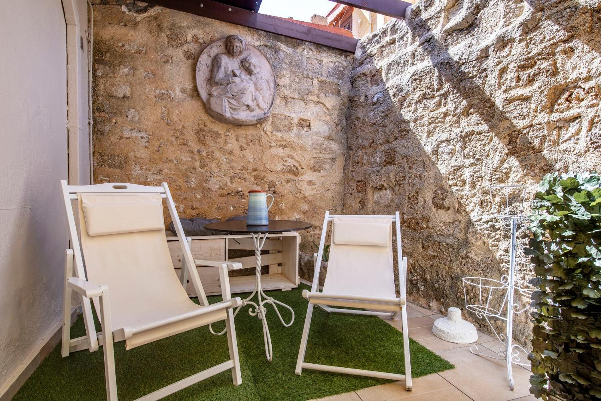 Old Town Corner Luxury Studios Rhodes City ภายนอก รูปภาพ